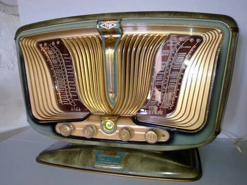 Radio Vintage Bluetooth : radio ancienne Excelssior modernisée en enceinte connectée